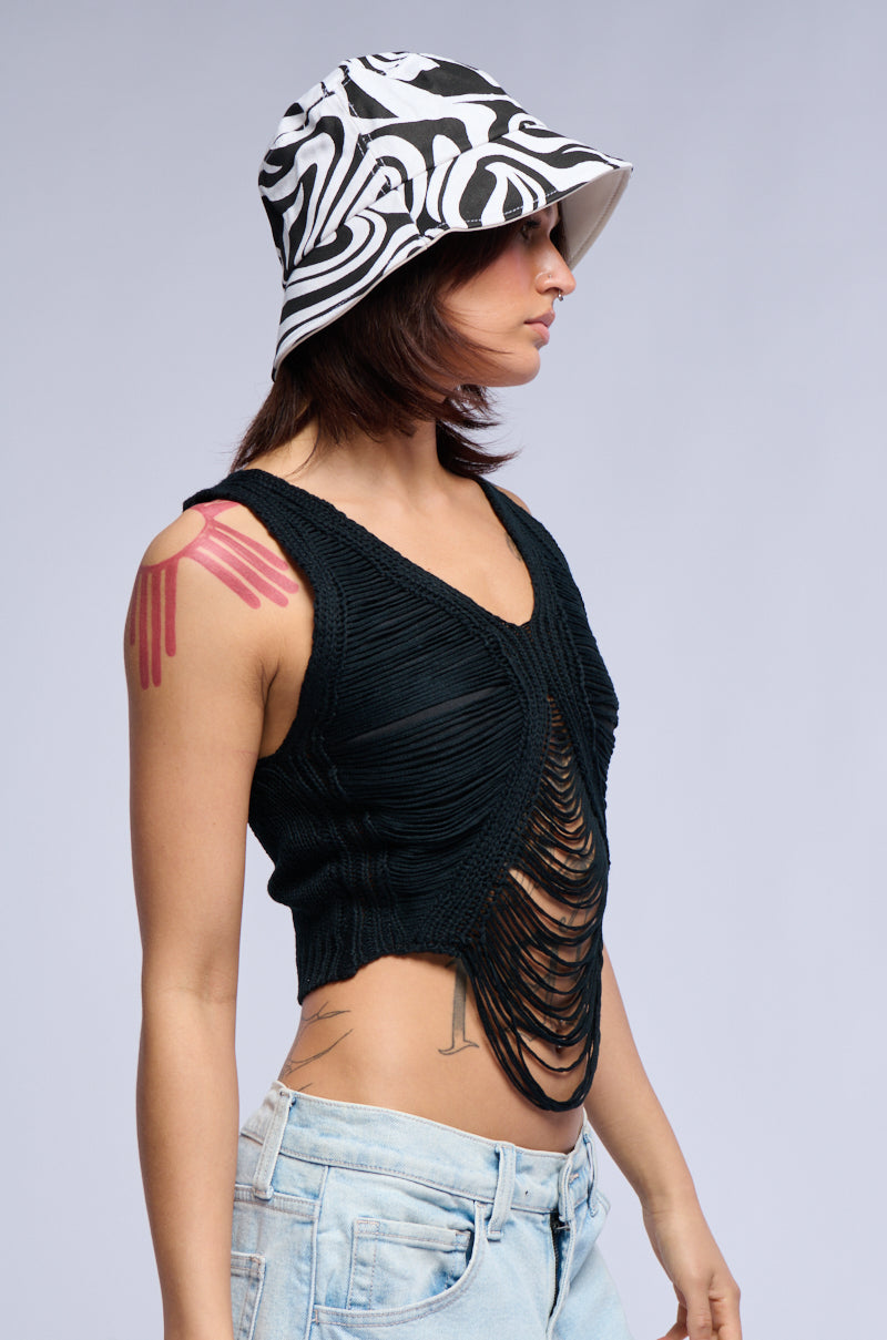 SHREDDED KNIT SLEEVELESS CROP TOP IN BLACK