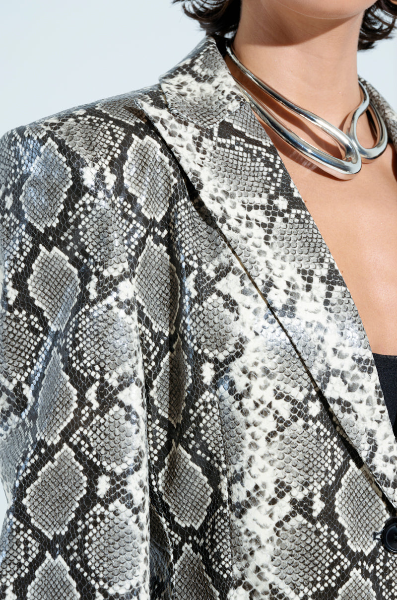 INCOGNITO SNAKE PRINT TRENCH IN IVORY