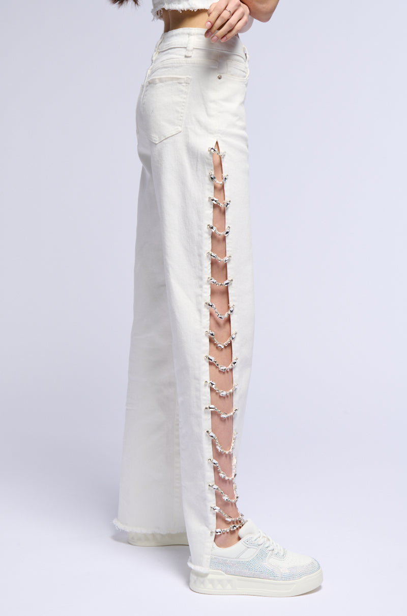 COVERED IN DIAMONDS RELAXED JEANS IN WHITE