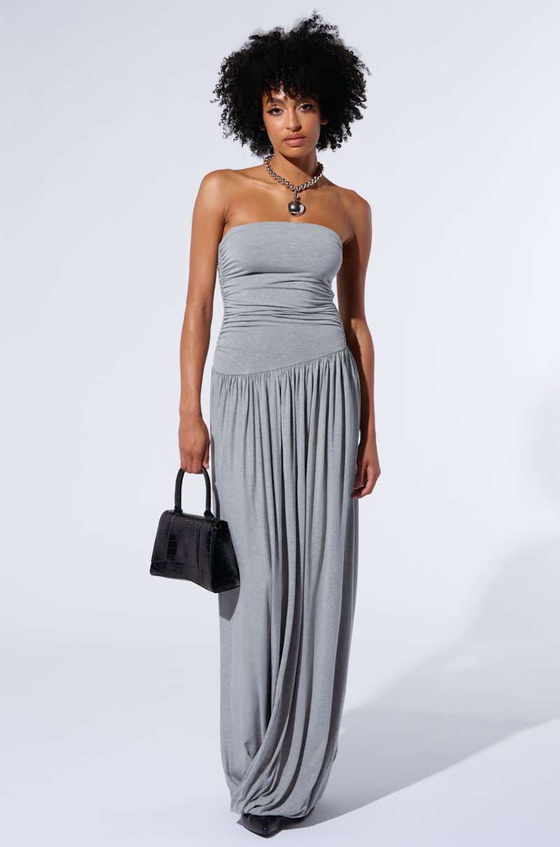 IT'S GIVING GODDESS KNIT MAXI DRESS