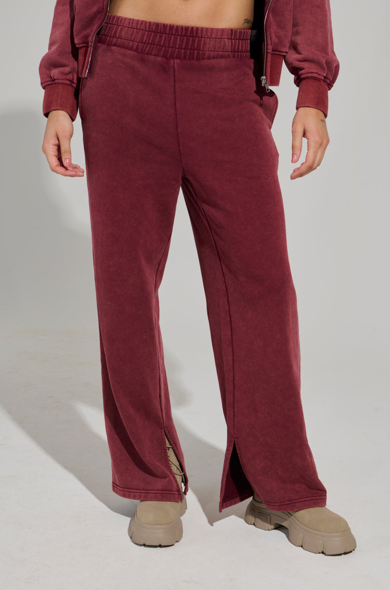 GRAPHIC LANGUAGE MINERAL WASH SWEAT PANT IN BURGUNDY