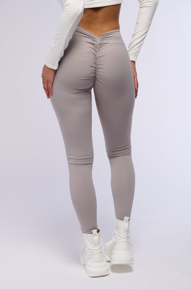 ON THE RUN RUCHED LEGGING IN GREY