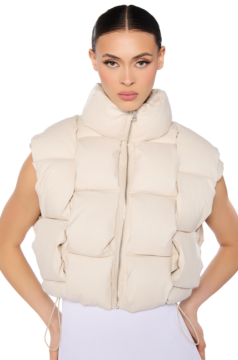 CROP PU WEAVE PUFFER VEST IN BEIGE