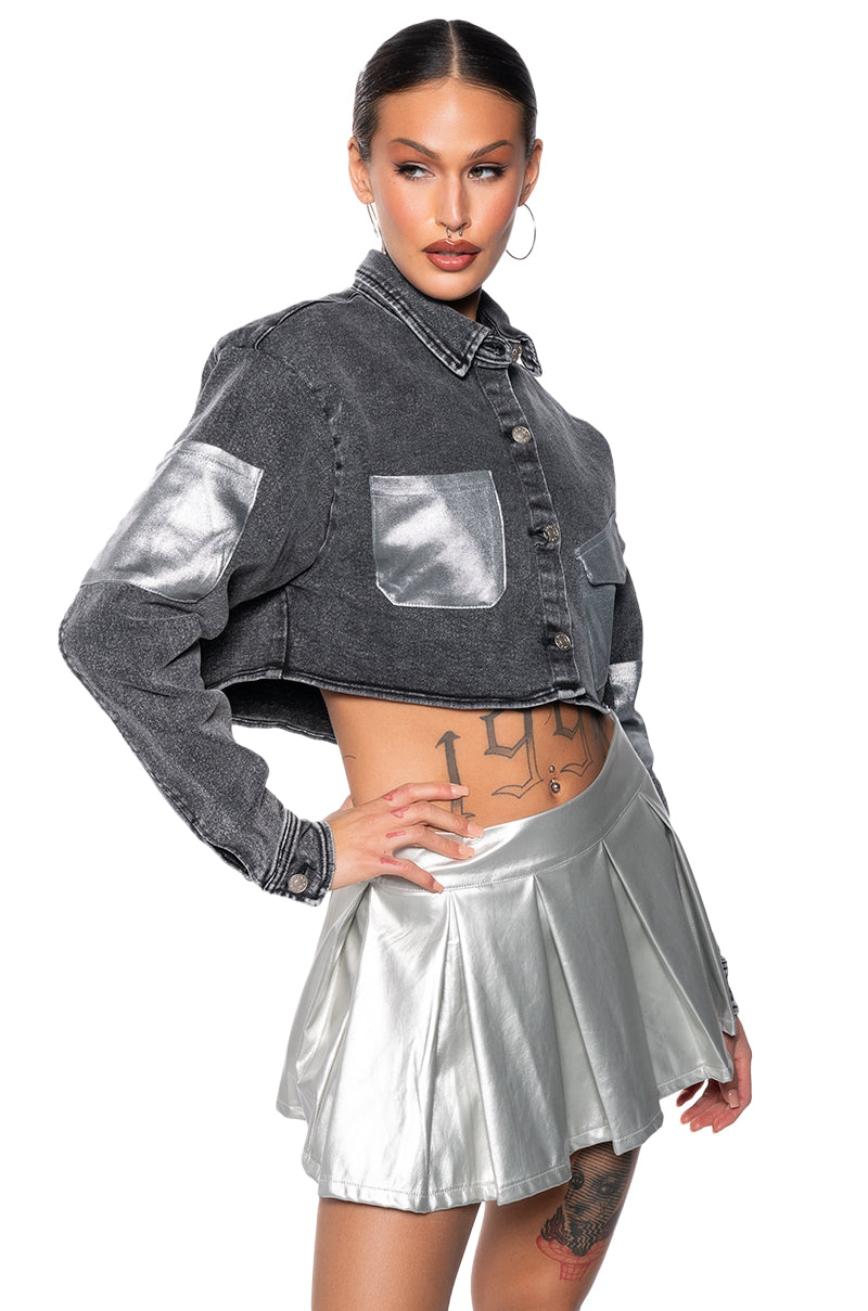 JUST LIKE MAGIC SLINKY DENIM CROPPED SHIRT