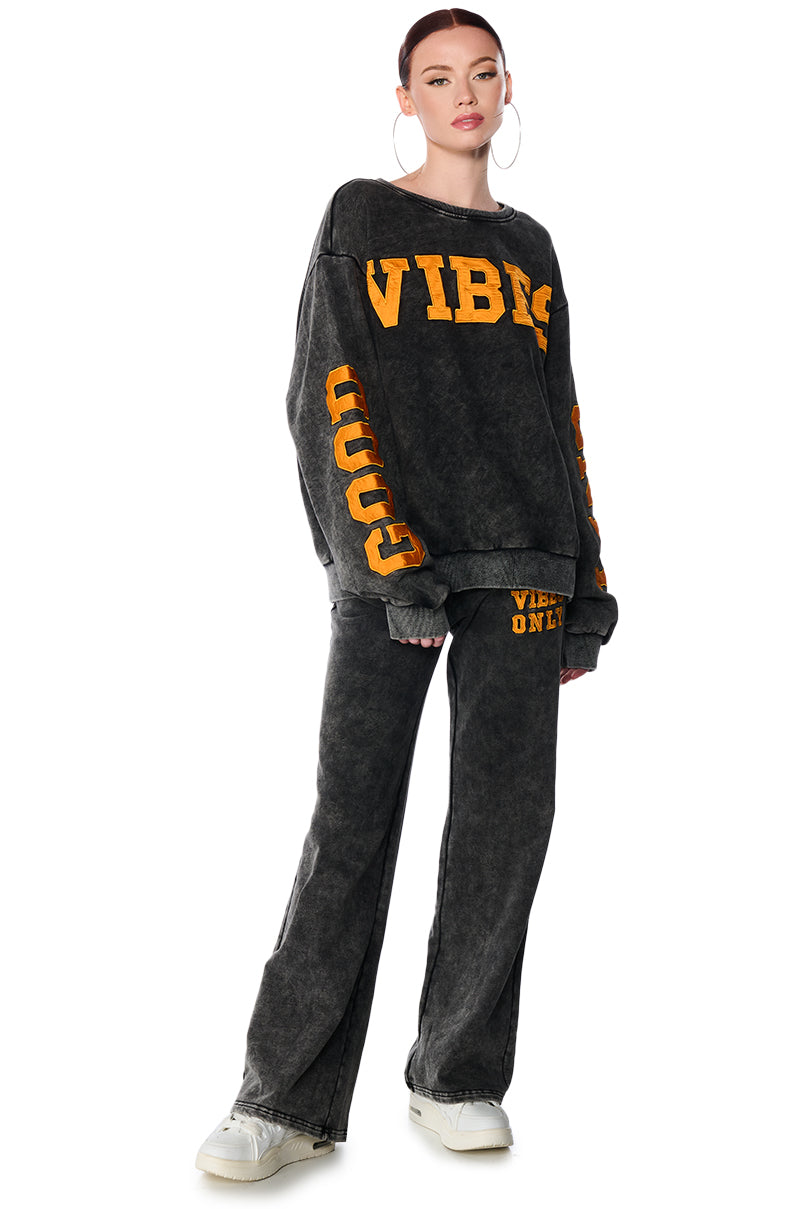 GOOD VIBES ONLY CLUB MINERAL WASH SWEATSHIRT