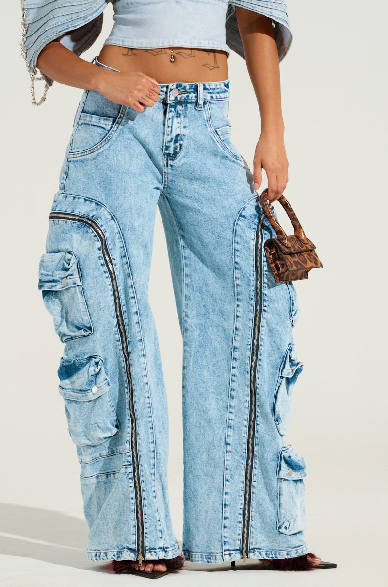 POCKETFUL ZIPPER DENIM JEANS