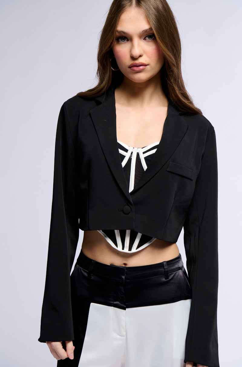 CLASSIC CROP BLAZER IN BLACK