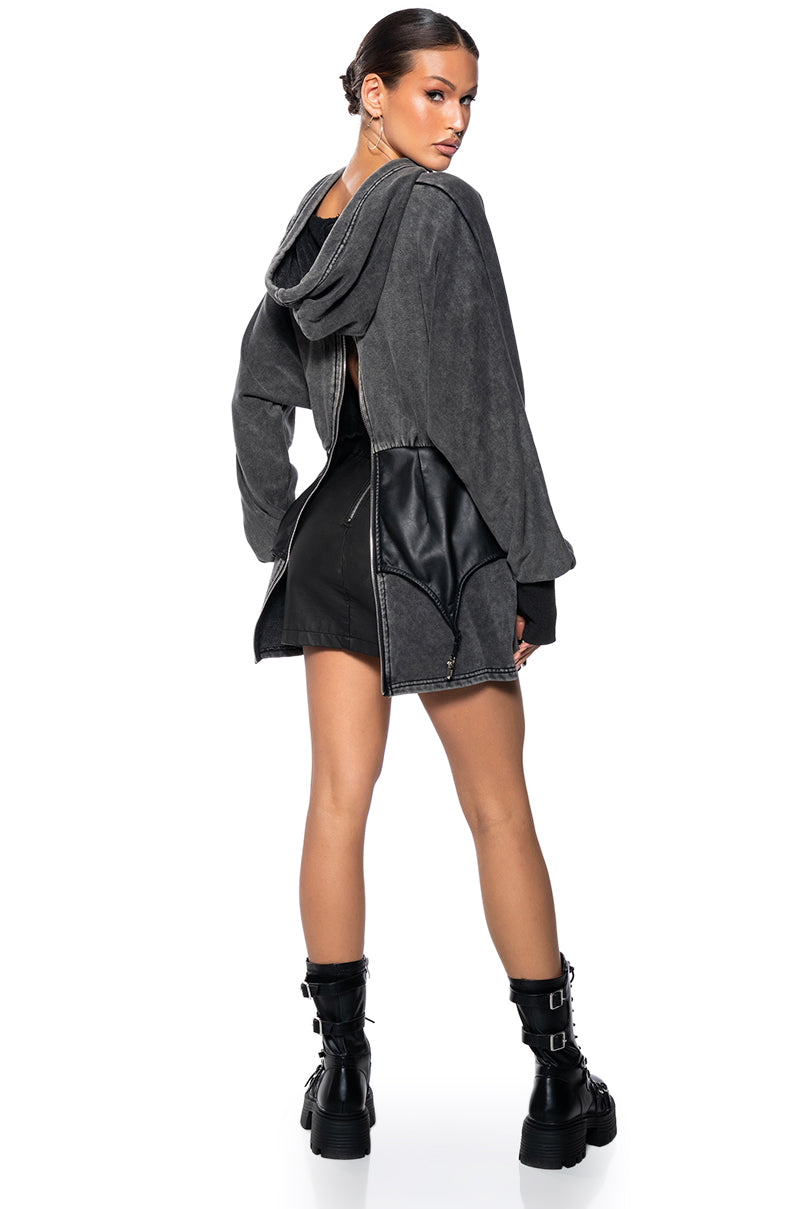 COMFY CHIC SWEATSHIRT DRESS WITH PU GARTER