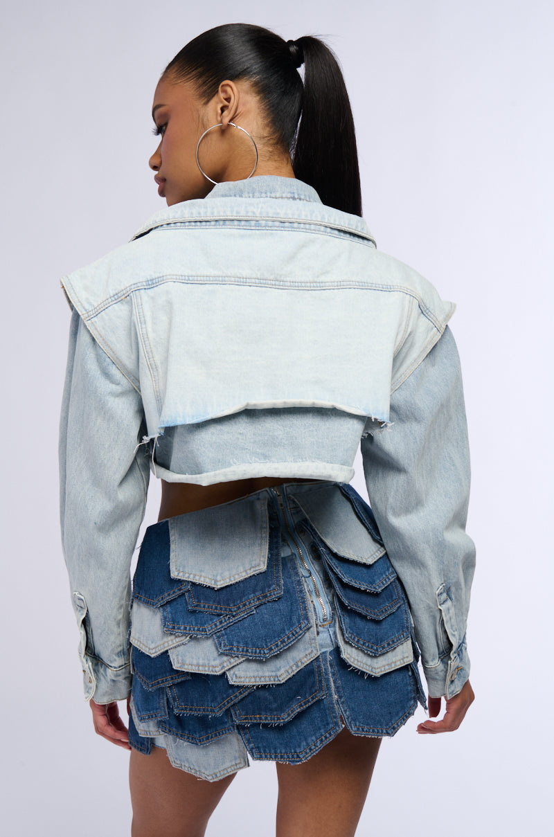 EVERYONE LOVES POCKETS DENIM CROP JACKET