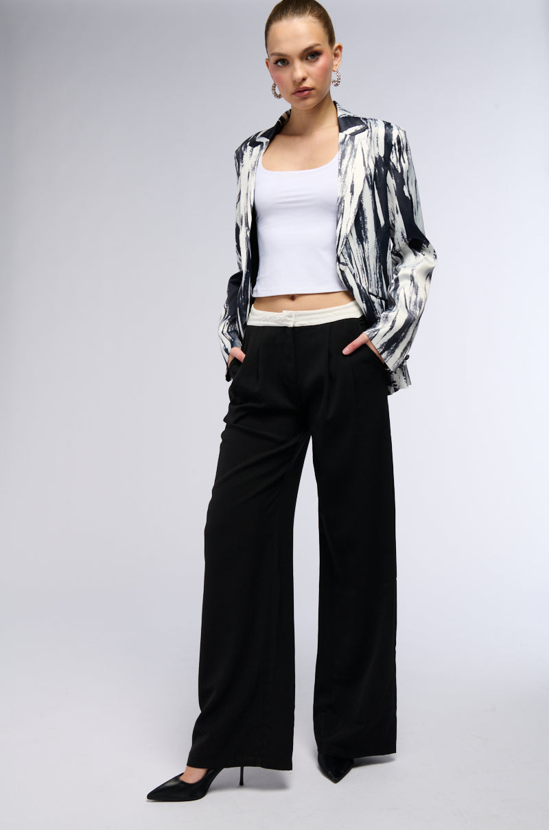 SATIN SCRIBBLE PRINT BLAZER