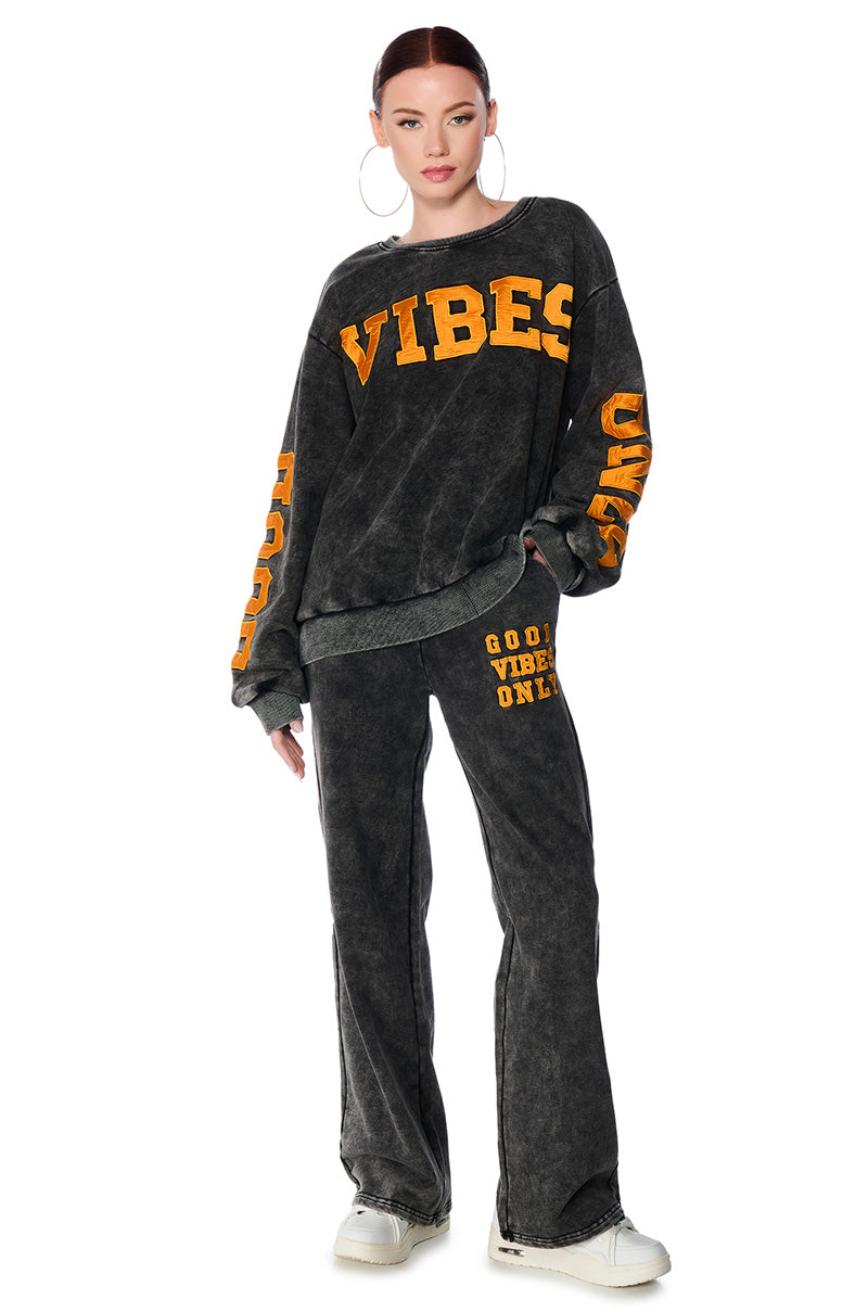 GOOD VIBES ONLY CLUB MINERAL WASH SWEATSHIRT