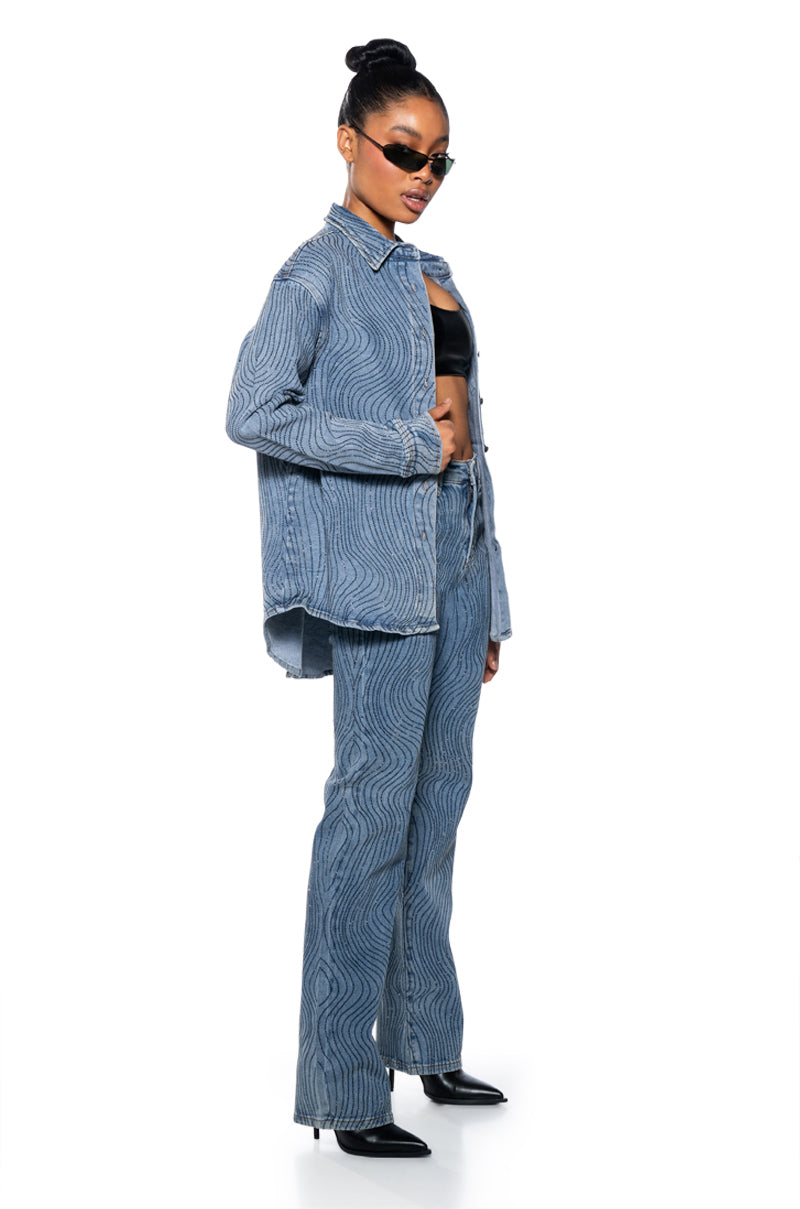 EFFORTLESS GLAM RHINESTONE BUTTON DOWN SHIRT IN MEDIUM BLUE DENIM