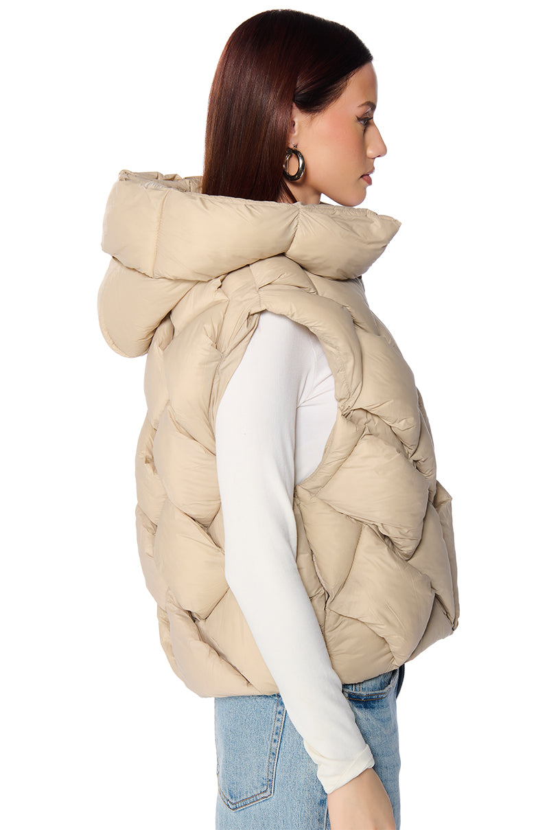 PADDINGTON WEAVE PUFFER VEST IN TAN