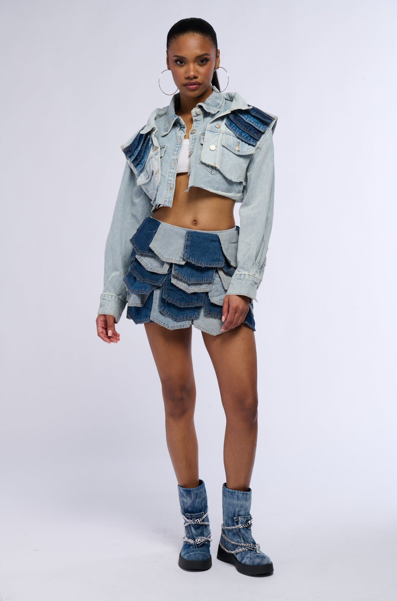 EVERYONE LOVES POCKETS DENIM CROP JACKET