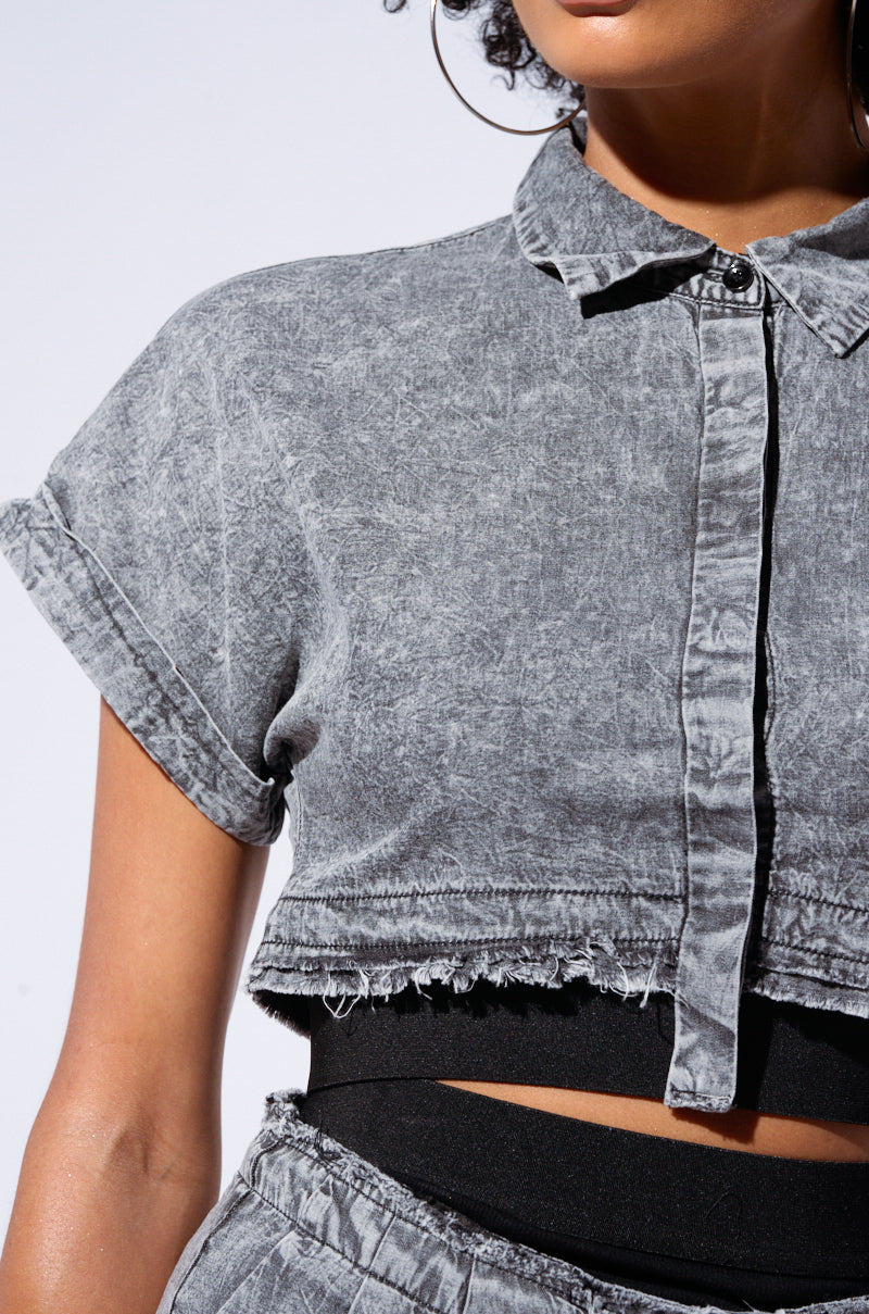 MIDDAY PARK DATE CROPPED BUTTON DOWN SHIRT IN GREY