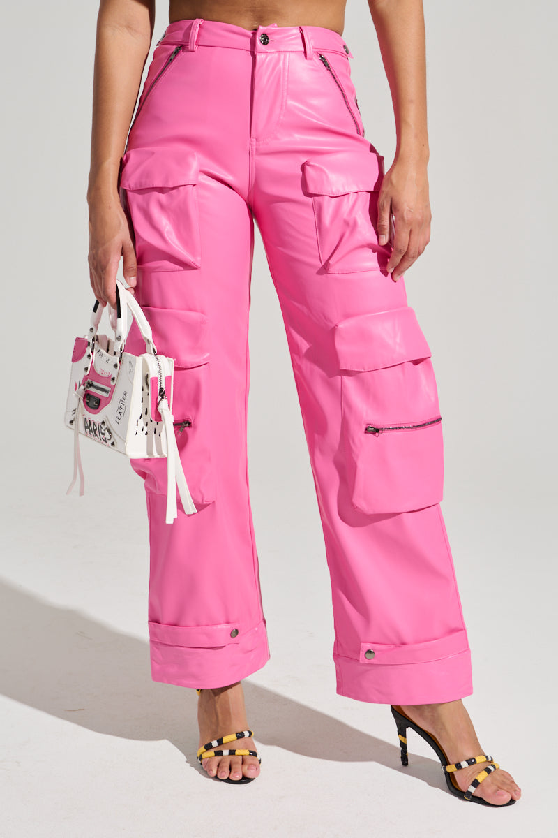 BUBBLEGUM SHORTY CARGO PANT IN PINK