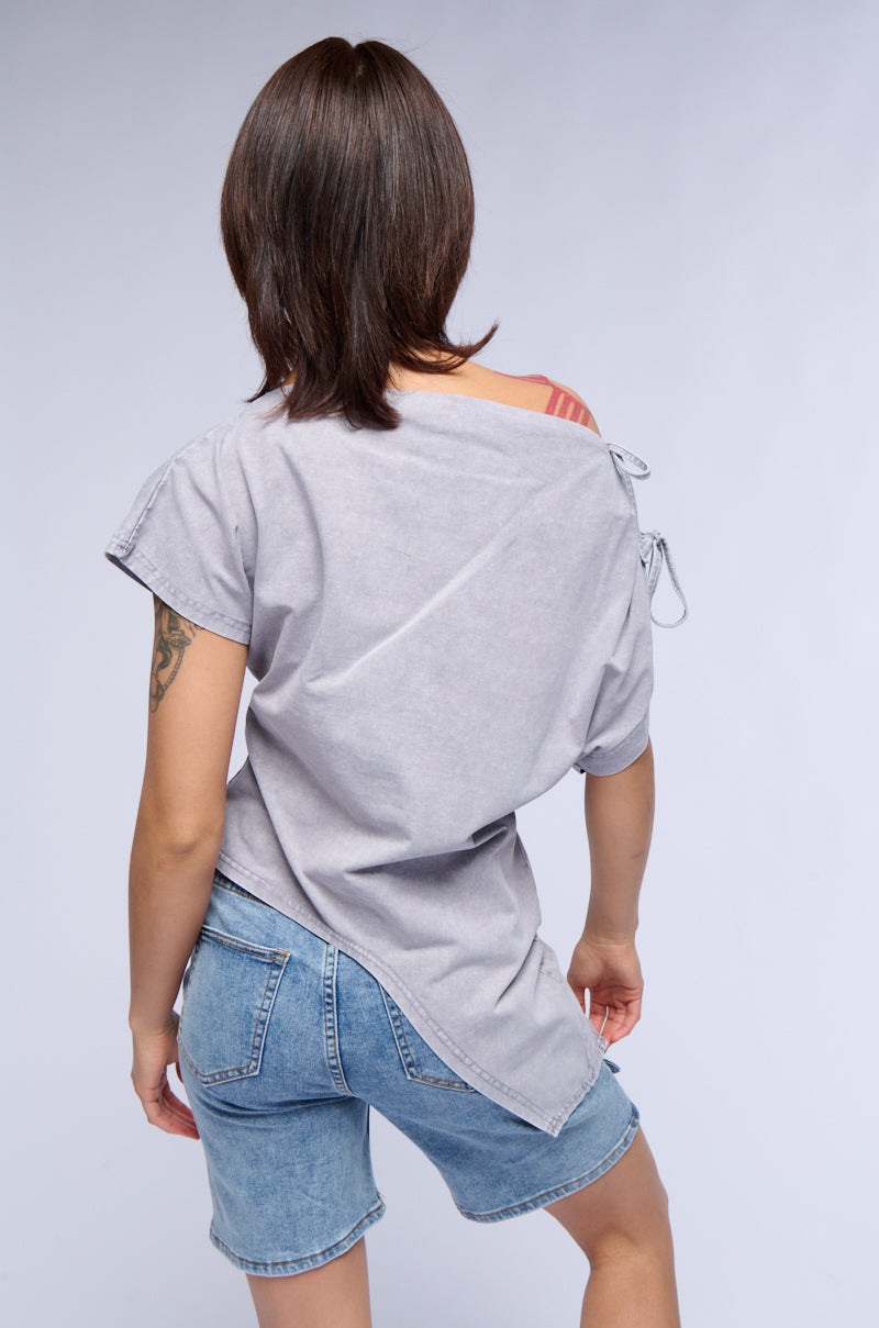 CATIE BOAT NECK ASYMMETRICAL TSHIRT