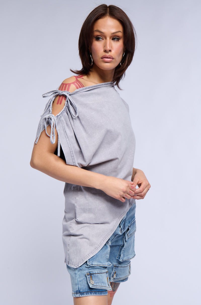 CATIE BOAT NECK ASYMMETRICAL TSHIRT