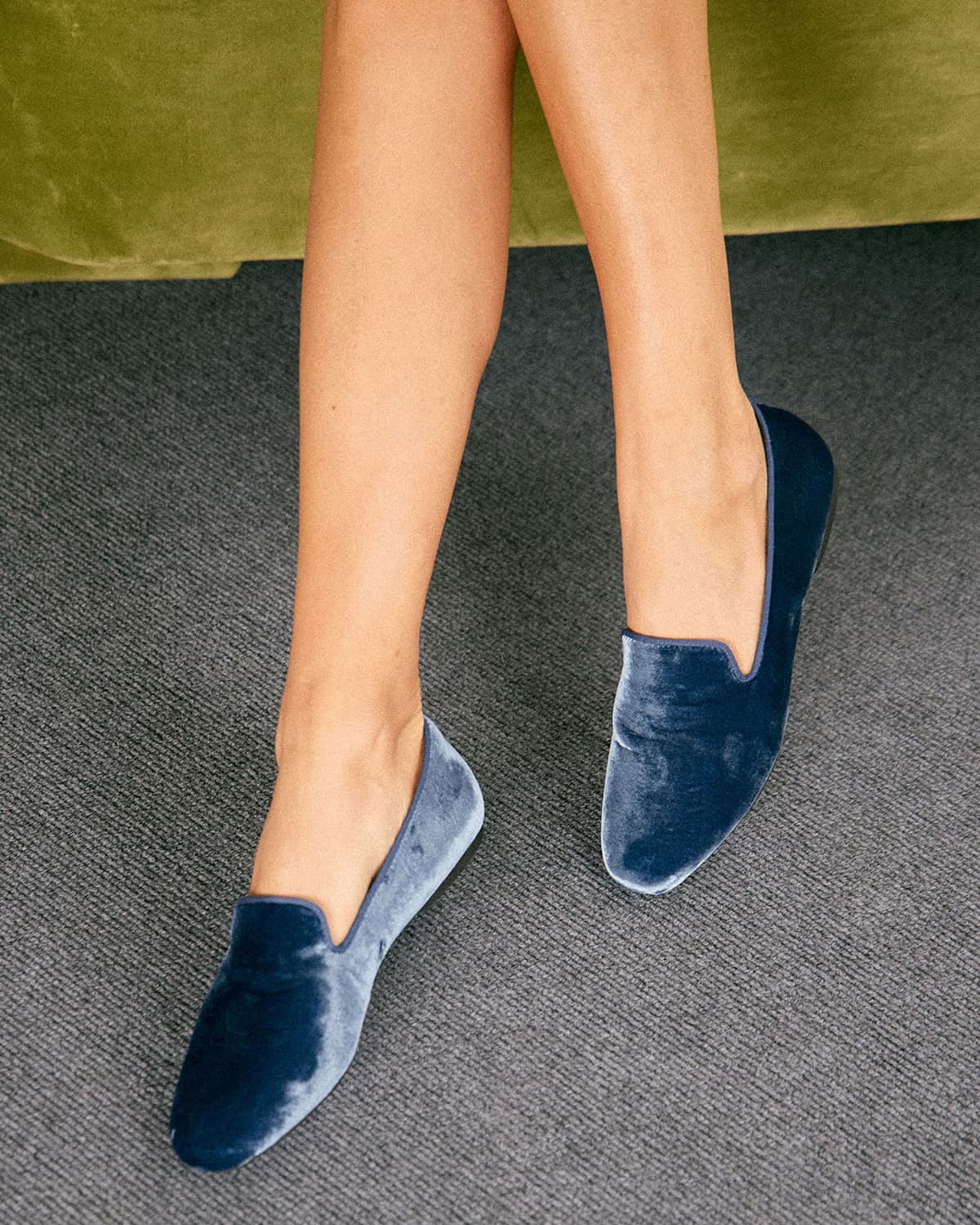 Enfiis Velvet Loafer Flats