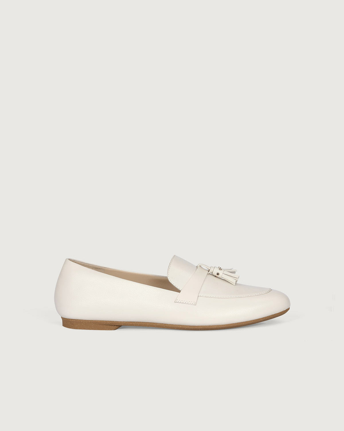 Enfiis Off White Loafer Flats